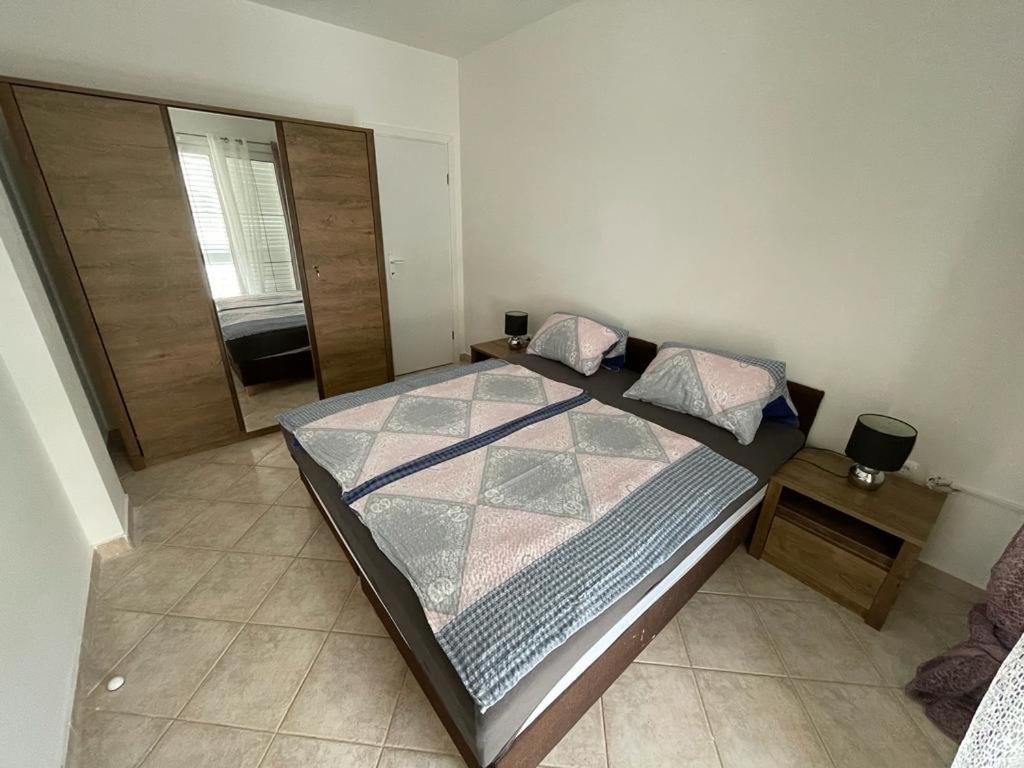 Apartmani Ira فير المظهر الخارجي الصورة